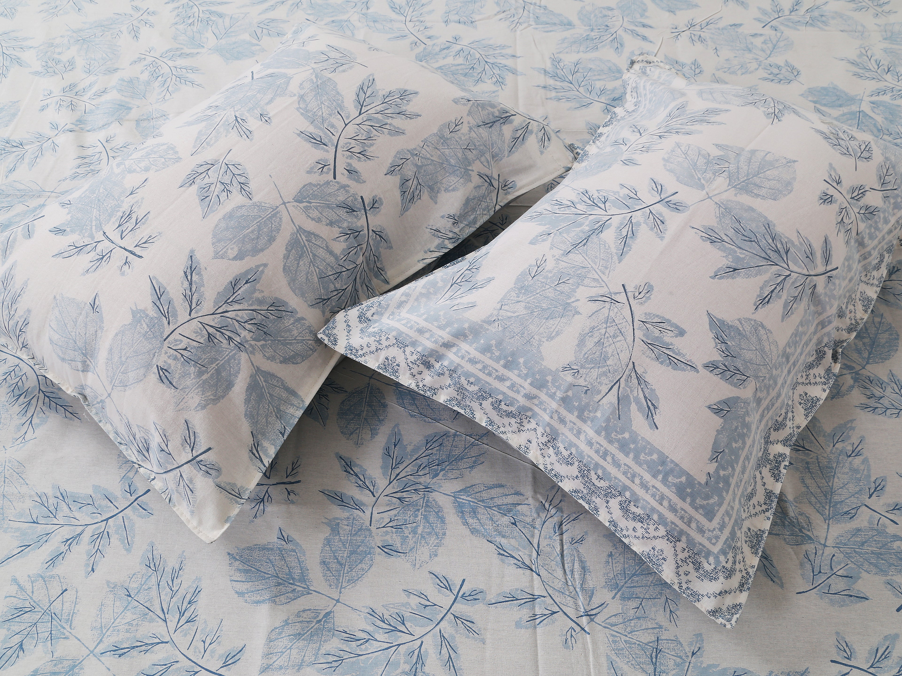 70/100 Elegant Leaf Print Artistic Collection 100% Cotton Single Bedsheet with 2 Pillow Covers (70x100)
