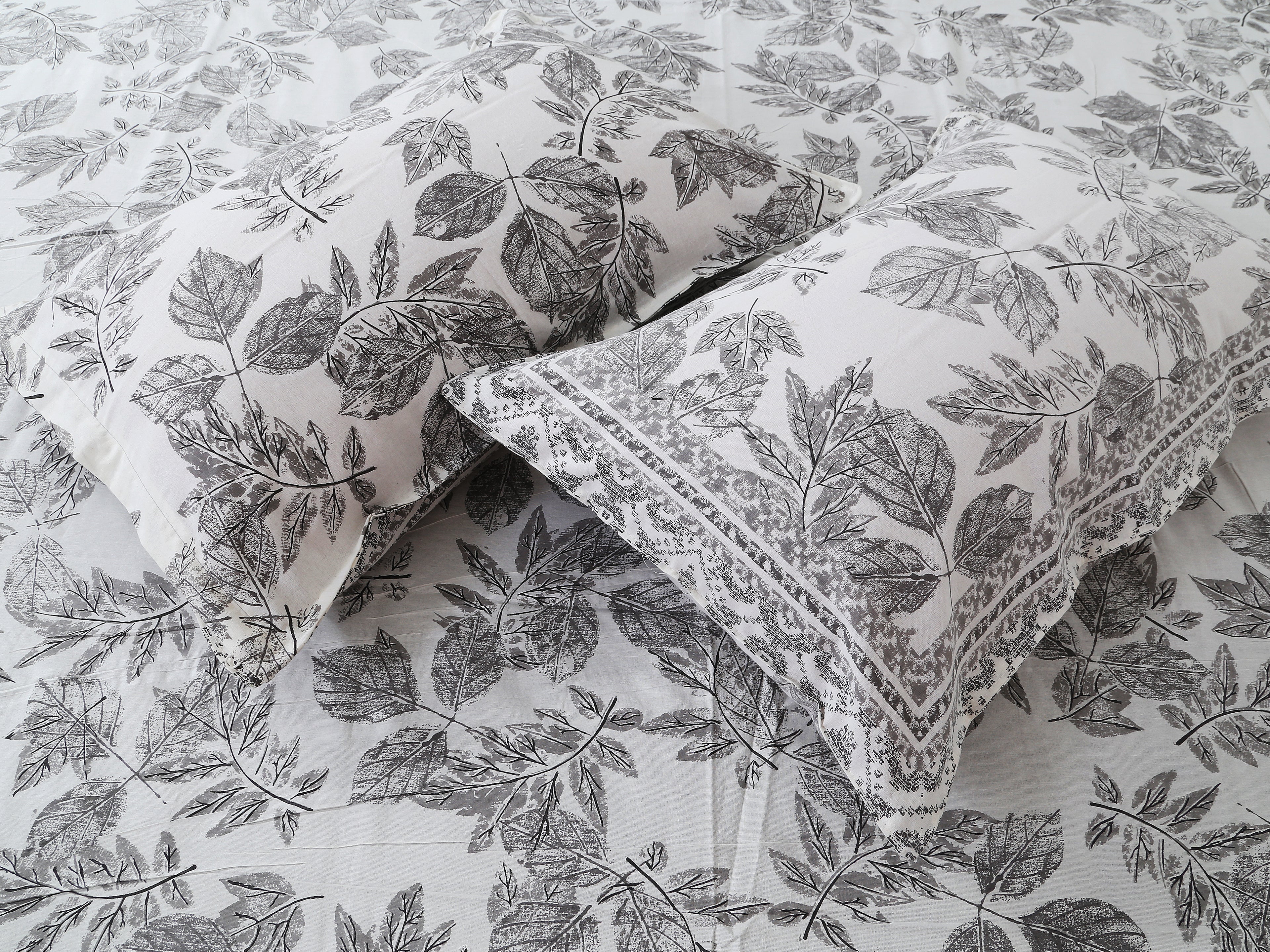 70/100 Elegant Leaf Print Artistic Collection 100% Cotton Single Bedsheet with 2 Pillow Covers (70x100)