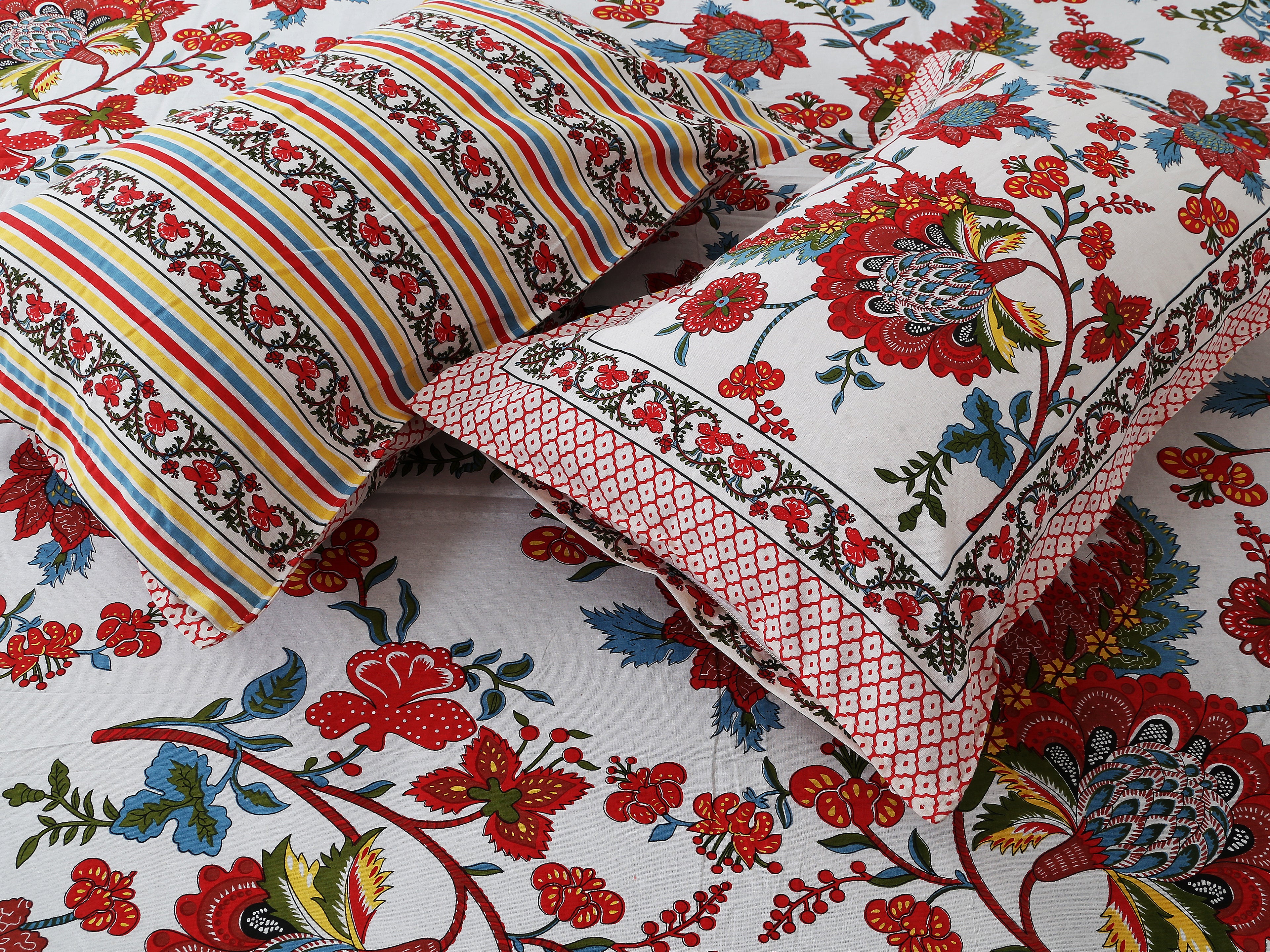 70/100 Artistic Collection Premium Cotton Single Bedsheet with 2 Pillow Covers (70x100)