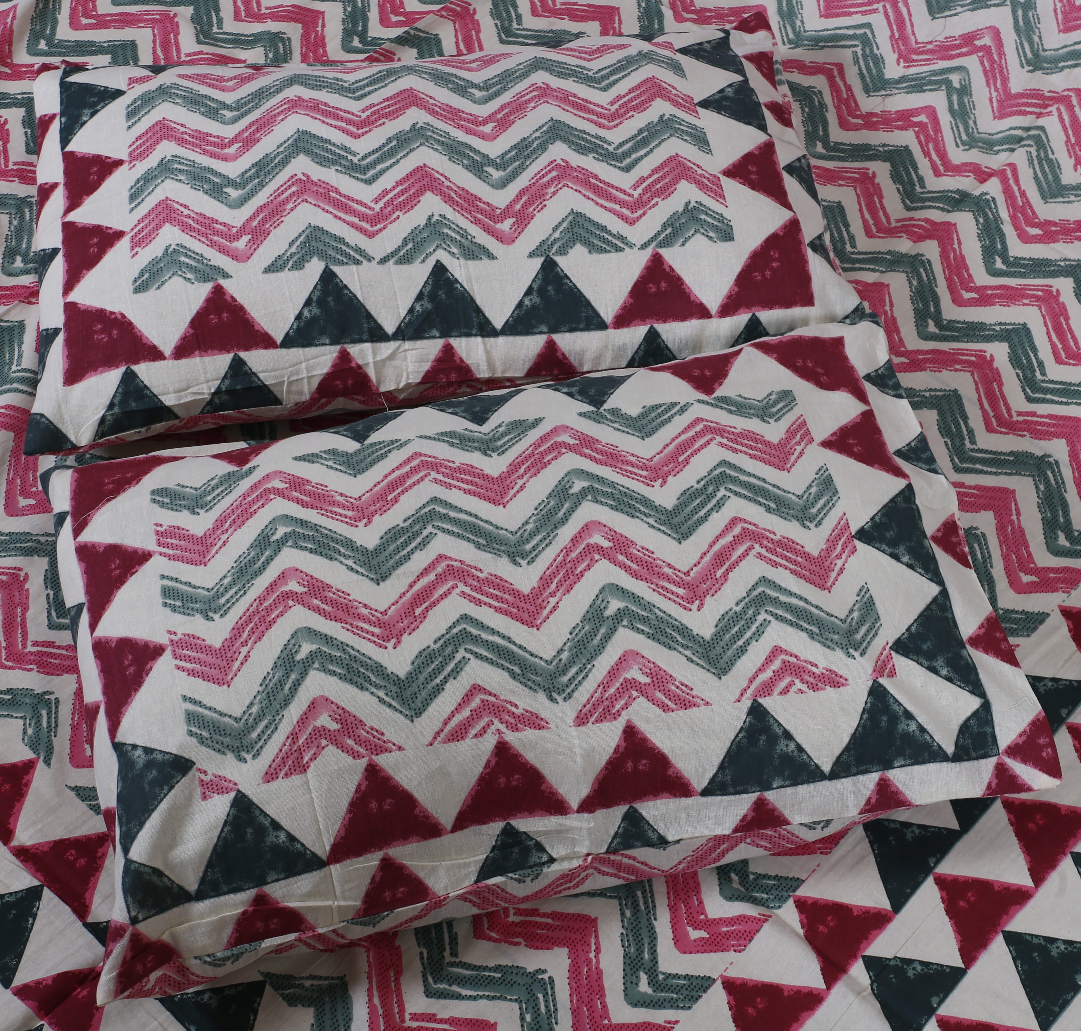 Eco Collection Cotton Double Bedsheet with Pillow Covers | Geometric Chevron Print | 90x100 Inches